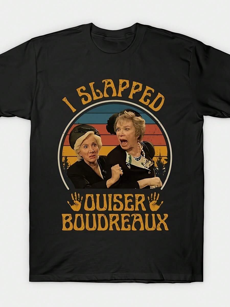 Camiseta negra con estampado vintage, que presenta un llamativo texto amarillo "I SLAPPED", un patrón circular vintage con rayas de colores, dos ilustraciones femeninas y el texto impreso a mano "OUISER BOUD". - Negro - Ver 1