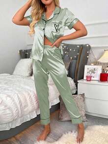 Set de 2 piezas de pijama con top de manga corta y pantalones con bordado de corazón de seda sintética - verde menta - Ver 4