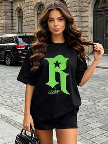 Camiseta de manga corta con cuello redondo suave y casual para mujer, con estampado gráfico de la letra R en forma de estrella, adecuada para uso diario en primavera y verano. Blanca. - Negro - Ver 2