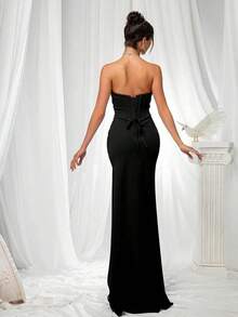 Elegante vestido de dama de honor: vestido de satén ajustado sin tirantes, combinado con una parte superior que ciñe la cintura y una cintura drapeada - Vestido de noche formal y lujoso minimalista, adecuado para el atuendo de invitado de boda en - Negro - Ver 3