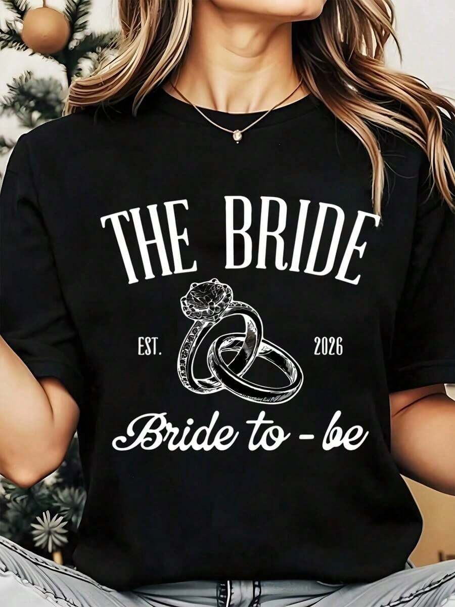 Soft, Breathable, And Lightweight For All-Day Comfort. "The Bride Est" Women's Crew Neck T-Shirt For Everyday Wear. Bride-To-Be Ring Graphic Tee, Bridal Shower Gift, For Women, 220g. Classic Crew Neck With A Relaxed Fit That Flatters All Body Shapes And Is Easy To Pair With Jeans, Shorts, And Leggings. - 黑色 - 查看 1