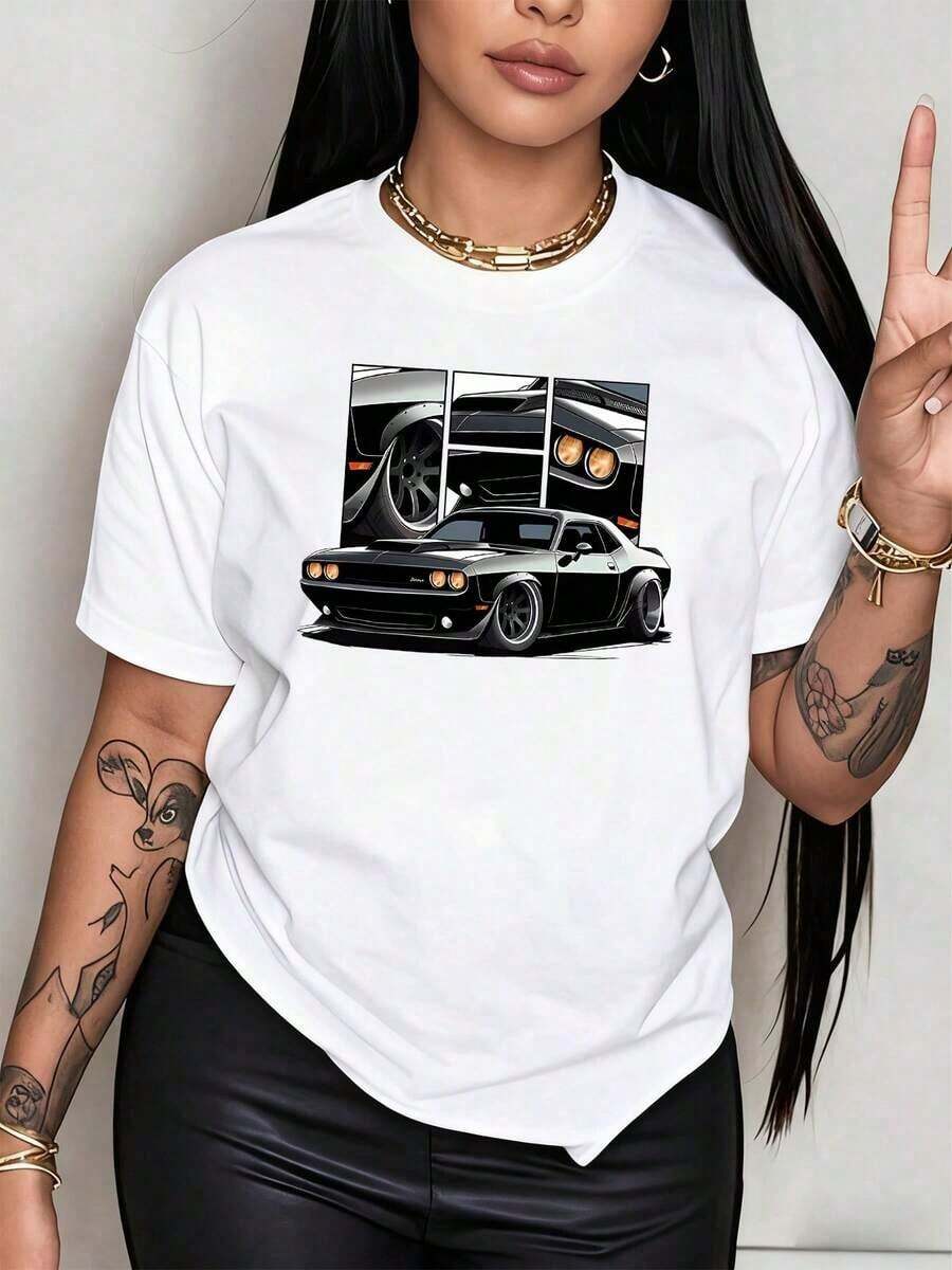 100% Cotton. Stunning Classic American Sports Car With Futuristic Details On A 100% Cotton Women's T-Shirt That Evokes Speed, Power, And Pure Adrenaline. Women's T-Shirt. Simple Solid Color, Loose And Fitted Cut, Casual Short Sleeve. - 白色的 - 查看 1