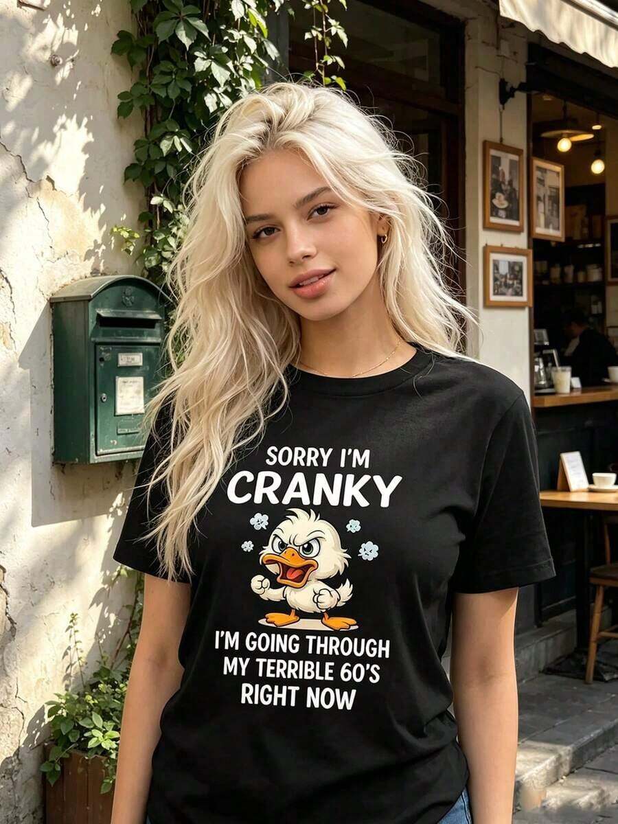 Women's Funny Duck Print Short Sleeve T-Shirt, "Sorry I'm So Grumpy." I'm Currently Going Through A Terrible 60s Graphic Tee, Summer Clothes, Oversized T-Shirt, Streetwear, Casual, Crew Neck, Cotton, Fashion, Women's Summer Outfits, Loose T-Shirt, Everyday Wear. - 黑色 - 查看 1