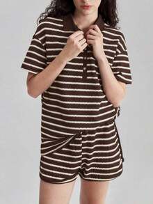 Conjunto de 2 piezas para mujer Verano 2026SS, top de polo de manga corta con rayas de contraste y shorts con bolsillos, adecuado para uso casual, de negocios, vacaciones, playa, fiesta de cumpleaños, uniforme de maestro, viajes, estilo urbano chic, - Marrón Chocolate - Ver 4