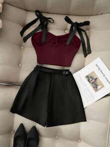 Conjunto Sexy  de 2 Piezas – Top con Tirantes Finos y Lazo Frontal en Contraste + Shorts Color Caqui – Perfecto para Vacaciones y Citas - Burdeos - Ver 2