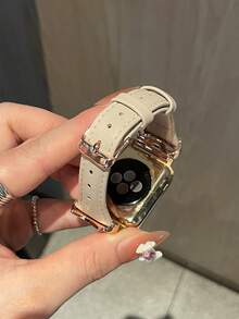 1件女款/男款玫瑰金鑲嵌立方鋯石金屬蝴蝶結與粉色皮革錶帶，相容於 38/40/41/42/44/45/46/49mm，相容於 Series 11/10/9/8/7/6/5/4/3/2/1/Ultra/SE，適用於腕圍 5.5 至 8 英寸，透氣材質全天舒適，時尚高端的智慧手錶配件 - 星光色玫瑰金扣 - 查看 5