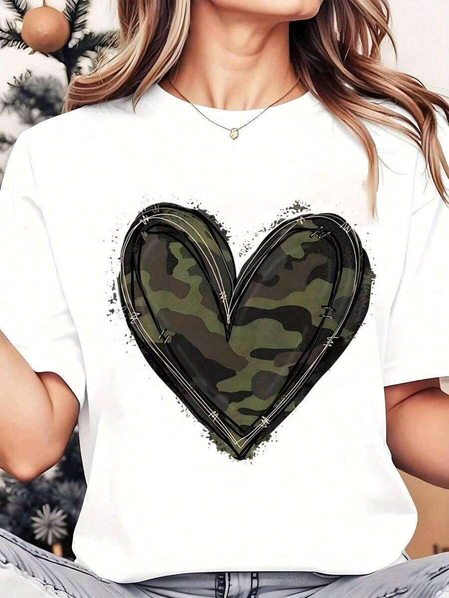 Soft, Breathable, And Lightweight For All-Day Comfort. Women's Camouflage Heart Print T-Shirt With A Crew Neck, Casual Style For Everyday Wear, Soft And Comfortable, Vacation Style, 220g. Classic Crew Neck With A Relaxed Fit That Flatters All Body Shapes And Is Easy To Pair With Jeans, Shorts, And Leggings. - 白色 - 查看 1