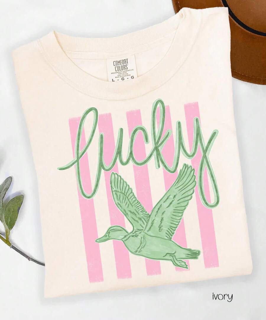 Lucky Duck T-Shirt, Preppy Coastal Graphic Tee, Coastal Beach Shirt, Coastal Vibe, Vacation Summer Outfits For Women 100 Percent Cotton Baggy Graphic - 杏色 - 查看 1