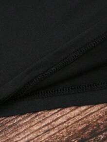 Camiseta de mujer con cuello redondo, manga corta y estampado de corazones en bloques de color - Negro 3 - Ver 4