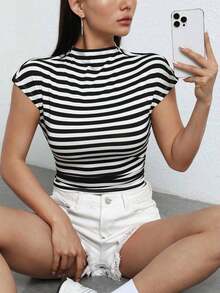Camiseta crop con estampado de rayas de cuello alto - Blanco y Negro - Ver 5