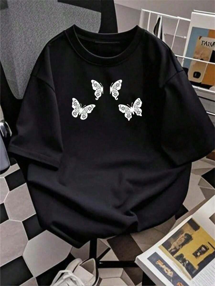 Under The RadarCamiseta Casual de Manga Corta para Mujer - Top de Verano Negro de Corte Holgado con Estampado de Mariposas, Tela Suave y Brillante, Camiseta de Cuello Redondo Lavable a Máquina para Comodidad Diaria | Estilo Casual Moderno, Camisetas para Mujer - Estilo Urbano Vintage, Camiseta Unisex de Algodón Holgada de Manga Corta con Cuello Redondo - Negro - Ver 1