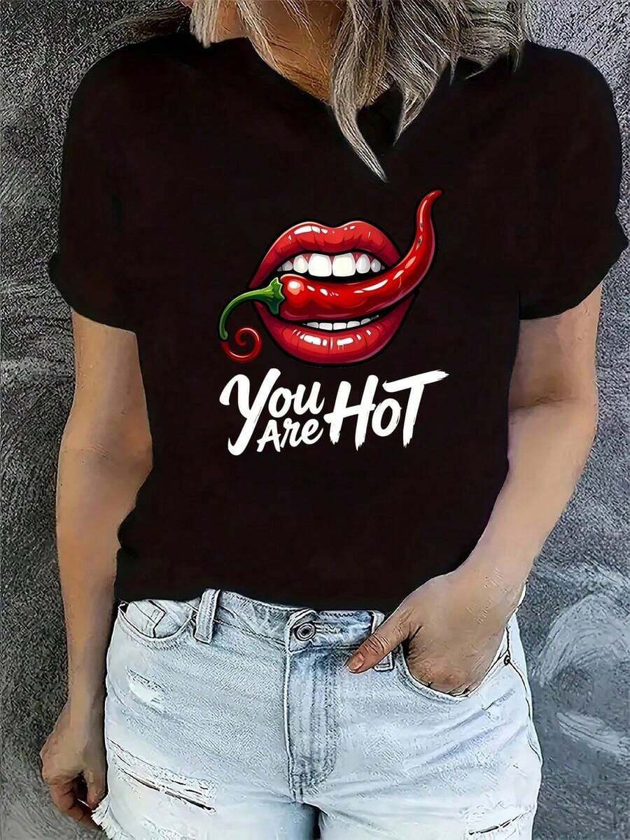 Women's Casual T-Shirts - Chili Pepper Print T-Shirt - Red Lips And Chili Pepper Design, Short-Sleeved Blouse Suitable For All Seasons, Machine Washable, Crew Neck, High-Quality Polyester, Casual Everyday Wear And Holiday Gift, Available In Various Colors For Family Gatherings. Women's Casual Summer Graphic Print T-Shirt, Short Sleeves, Crew Neck, Soft And Breathable, Ideal For Everyday Streetwear. - 黑色 - 查看 1