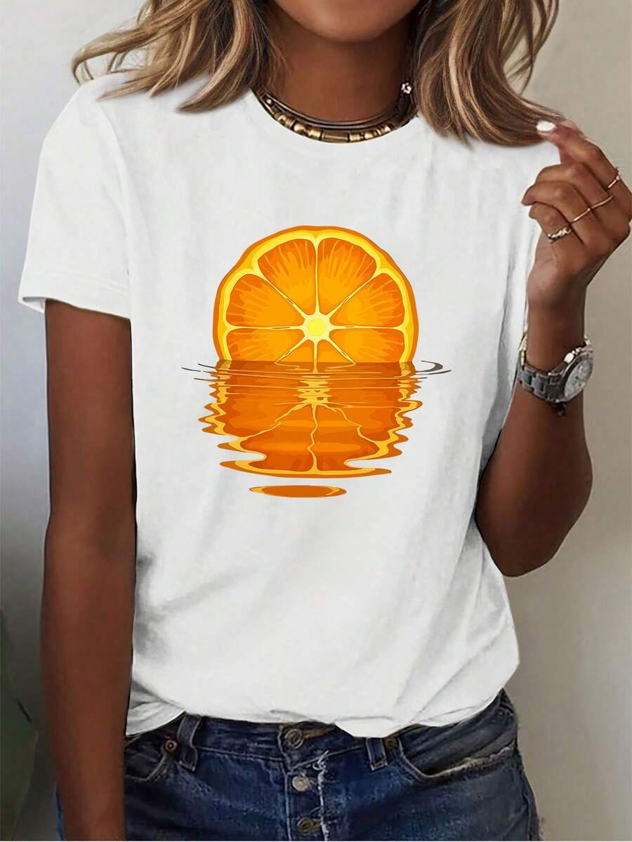 Camiseta de manga corta con cuello redondo y estampado de rodaja de naranja y reflejo de agua, nueva camiseta casual blanca estampada para mujer, estilo divertido y regular, verano 2026, 180g 100% algodón. - Blanco - Ver 1