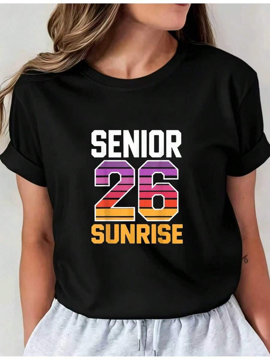 Camiseta Estampada para Mujer - Camiseta Casual de Manga Corta y Cuello Redondo en Negro con Diseño SENOR 26 SUNRISE. Con un Corte Relajado para Todas las Estaciones, la Elección Perfecta tanto para el Uso Diario como para tus Atuendos de Vacaciones (Lavable aáquina), Combinable con Pantalones de Sudadera Grises Claros. - Negro - Ver 1