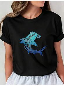 Camiseta Deportiva Casual para Mujer con Diseño de Tiburón Azul - Camiseta Negra Elástica de Cuello Redondo, Lavable aáquina, Ajuste Cómodo para Todas las Estaciones, Perfecta para Combinar con Pantalones deándal Grises. - Negro - Ver 1
