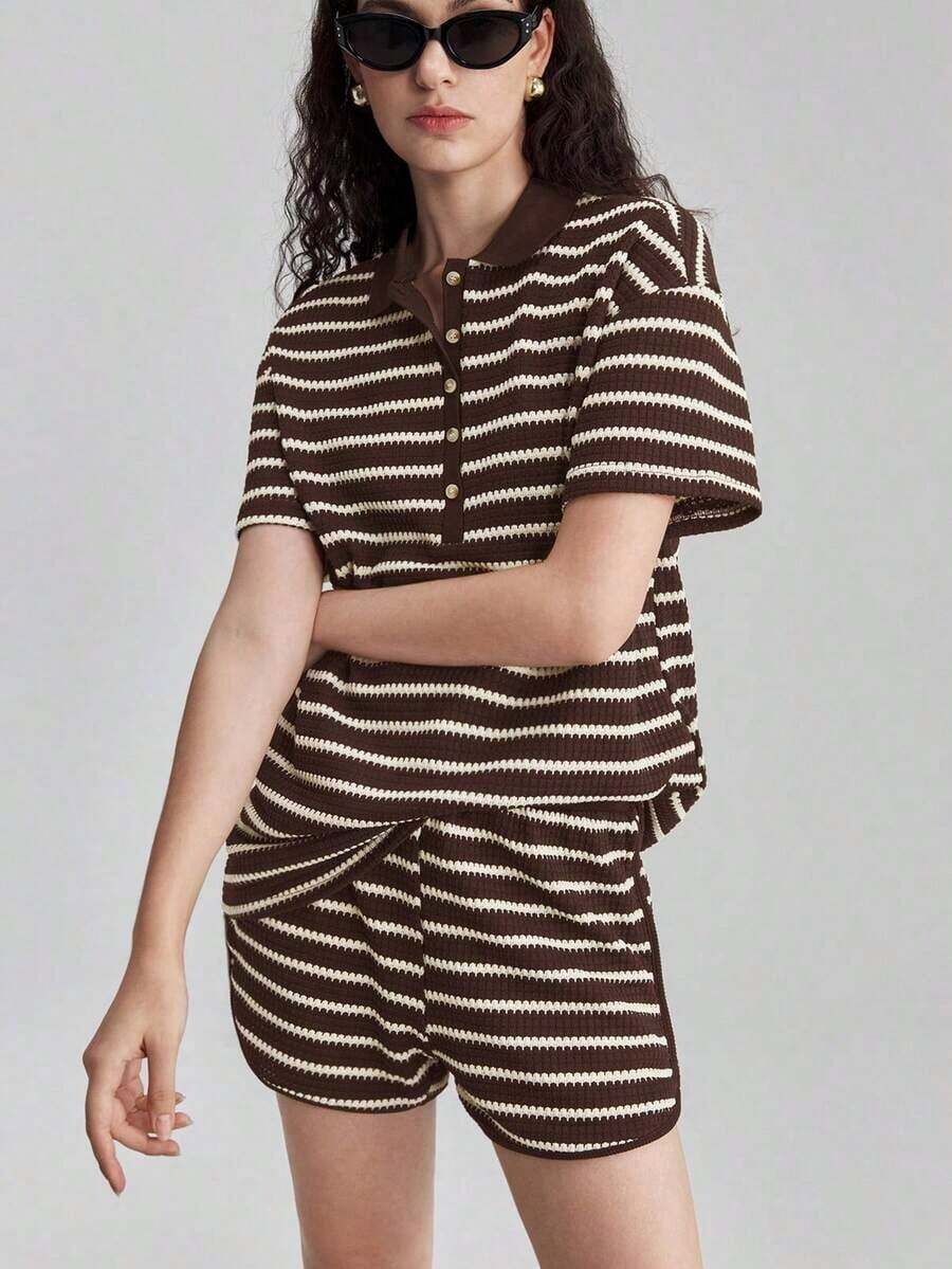 Conjunto de 2 piezas para mujer Verano 2026SS, top de polo de manga corta con rayas de contraste y shorts con bolsillos, adecuado para uso casual, de negocios, vacaciones, playa, fiesta de cumpleaños, uniforme de maestro, viajes, estilo urbano chic, - Marrón Chocolate - Ver 1