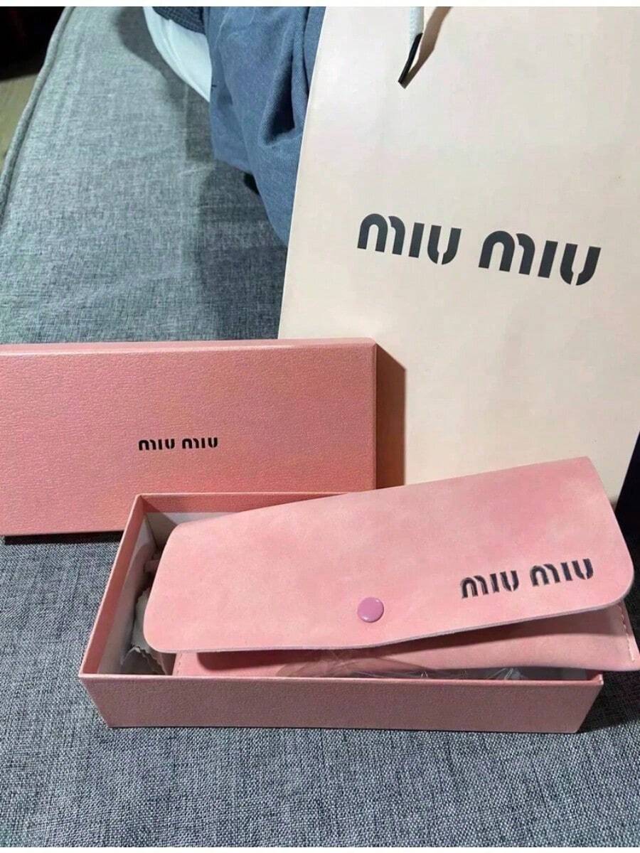 Miu Miu حافظة نظارات بيضاوية من المخمل الوردي، صندوق تخزين نظارات محمول من المخمل الناعم بتصميم ريترو، واقي عدسات مضاد للخدش، إكسسوار موضة يومي للسفر للفتيات - وردي فاتح - مشاهدة 1