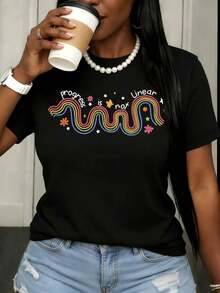 Under The Radar Progress Is Not Linear Women's Rainbow Wave T-Shirt With Motivational Phrase, Casual Summer Graphic Tee For Everyday Wear - Vintage Urban Style, Unisex, Cotton, Short Sleeve, Crew Neck, Loose Fit - 黑色 - 查看 7