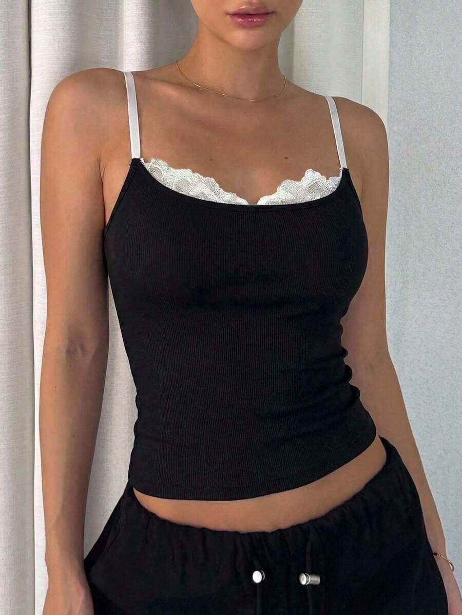 Camiseta de mujer con parches de encaje, con recortes de encaje floral calados, elegante para festivales de música, Día de San Valentín, boda, uso casual, playa, ir al trabajo - Negro - Ver 1