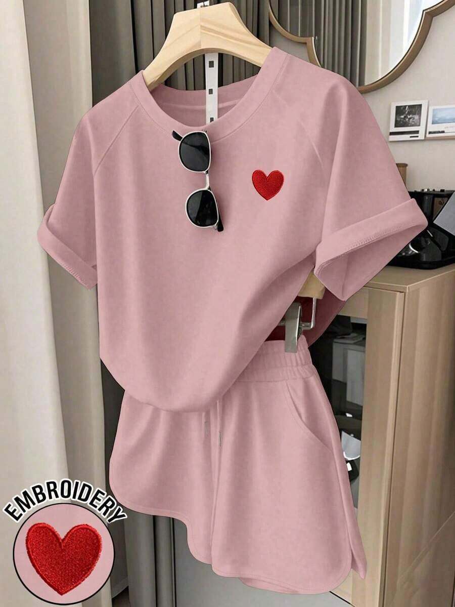 Conjunto informal de 2 piezas con bordado de corazón, camiseta y shorts, de moda para el verano - Rosa - Ver 1
