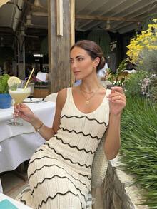 Robe nuisette d'été élégante et vintage pour femme, en maille ondulée ajourée, bicolore contrastée. Idéale pour les vacances, la plage et les moments de détente. - Nude - Voir 6