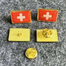 5枚金属和树脂材质的世界各国国旗徽章，包括国旗形状和金属奖章徽章，适合庆祝活动和日常装饰。 - 彩色 - 查看 73