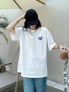 Moda 2026 Para Mujer, Camiseta de Algodón Casual de Calidad, Ropa Diaria Casual Japonesa y Coreana, Tallas Grandes Especiales para Mujer, Extra Ancha y Grande, Estilo Hip-Hop Urbano Coreano, Camiseta Holgada de Color Sólido con Estampado por Transferencia de Calor, Moda Japonesa y Coreana, Top Versátil de Mujer con Hombros Caídos, Jersey de Cuello Redondo, Transpirable para Verano, Efecto Adelgazante para el Trabajo Diario, Color Sólido para Estudiantes y Jóvenes Chicas, Camiseta Casual Blanca de Manga Corta, Camisetas Gráficas, Camiseta Básica Unisex - Blanco - Ver 2