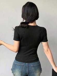 Camiseta Corta Ajustada De Punto De Costilla De Color Sólido Para Mujer - Negro - Ver 3