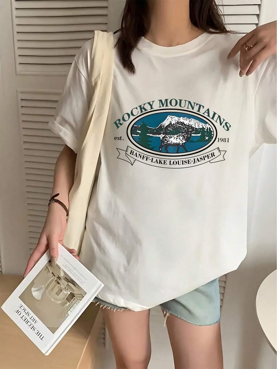 Short-Sleeved T-Shirt With A Round Neck And A Modern Graphic Print Of A Snowy Mountain With Green Lettering (Y2K) For Summer. A Stylish And Versatile Women's Top Suitable For All Occasions. High-Quality, Cost-Effective TXHA. - 白色 - 查看 1