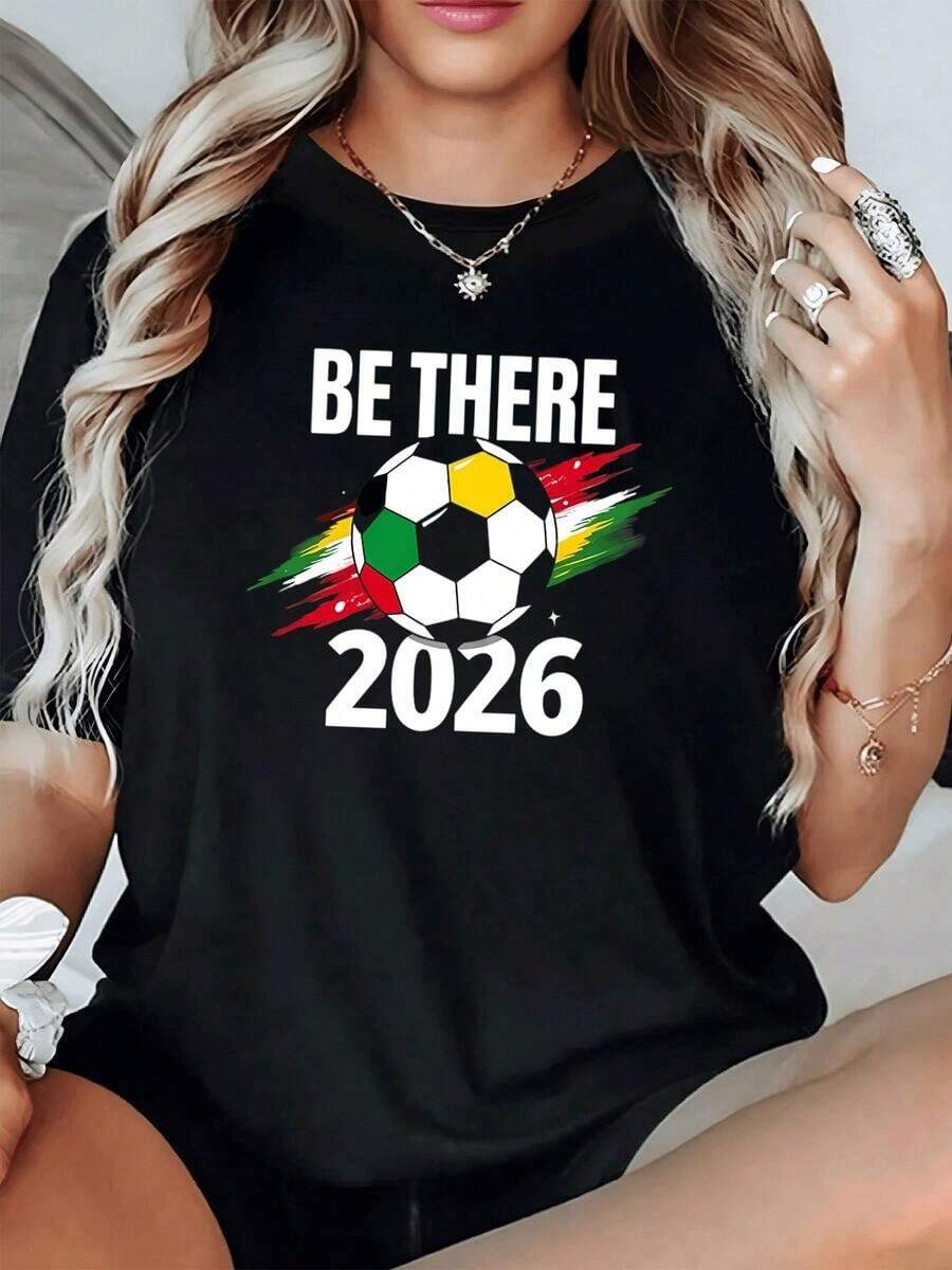 A Ball With The Colors Of Mexico, The United States, And Canada, Symbolizing Unity, Passion, And Energy On The Road To The 2026 World Cup Tournament, With Dynamic Lines That Evoke Movement, Hope, And Sporting Spirit. A Comfortable, Modern, Casual Women's T-Shirt. - 黑色 - 查看 1