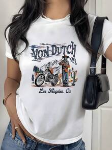 Paisaje de montañas con cactus motocicleta clásica y figura de vaquero simbolizando aventura y libertad en el desierto rockero camiseta de mujer casual moderna para uso diario - Blanco - Ver 8