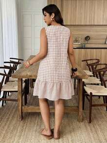Vestido corto sin mangas de línea A con cuello asimétrico, botones, tela texturizada y volante en el bajo, para mujer de talla grande, casual para verano y vacaciones - Multicolor - Ver 2