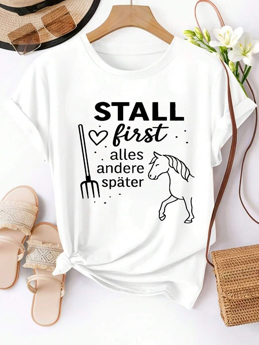 Lightweight Plus Size T-Shirt Featuring The German Phrase "STALL First Alles Andere Spöter" (First The Stable, Then Everything Else After), With Minimalist Line Art And A Creatively Themed Letter Print. Women's White Short-Sleeved Crew Neck T-Shirt For Summer - 白色 - 查看 1