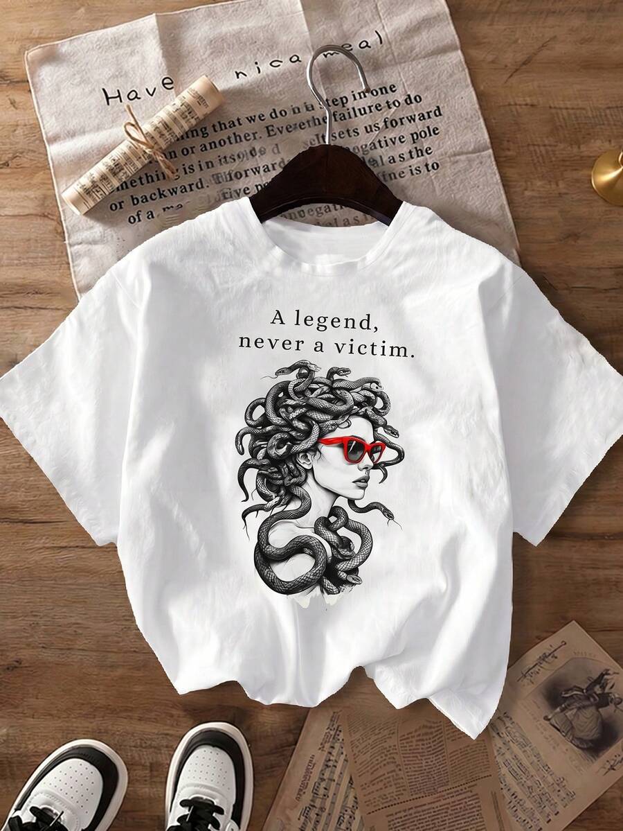 Women's Spooky 'Never Harmful' Medusa Graphic T-Shirt - Soft White Short Sleeve T-Shirt With Medusa And Snake Eye Design, Perfect For Halloween, Casual Wear And Can Be Worn All Year Round - 白色 - 查看 1