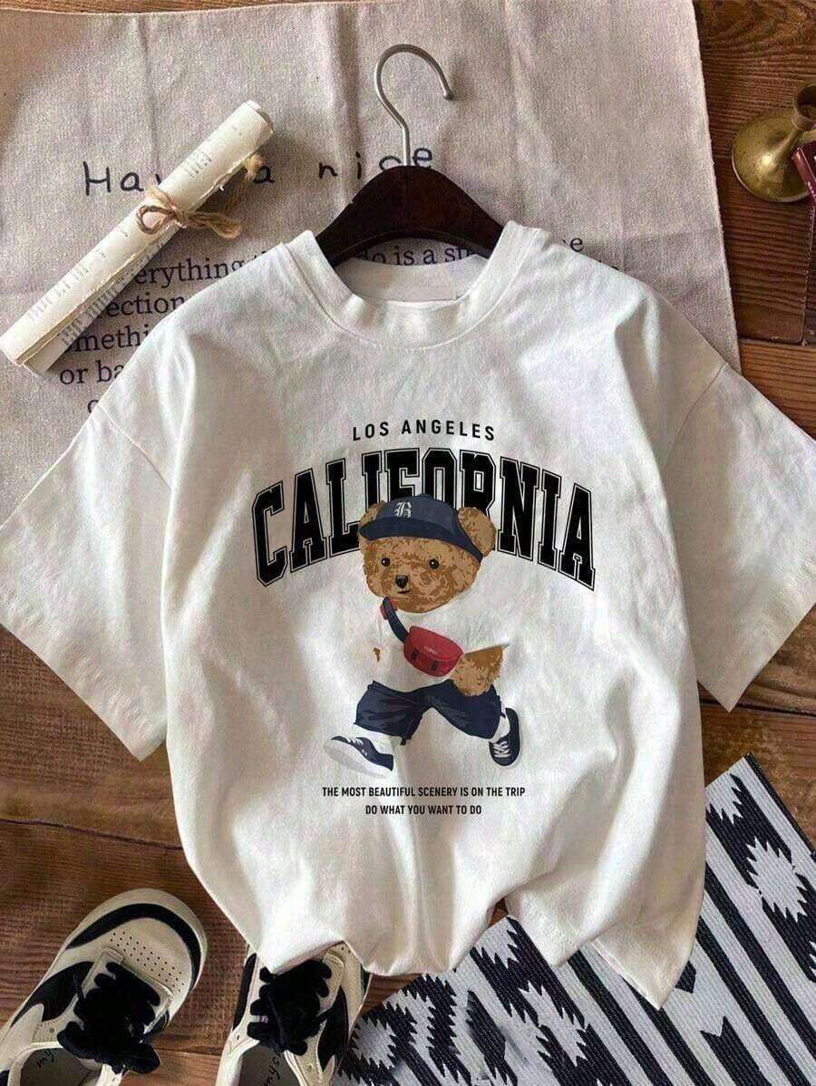 100% Pure Cotton, Breathable And Gentle On The Skin. Classic Crew Neck Design, Slim Fit, And Flattering For All Body Types. Fashionable Print With A Minimalist Style And High-Quality Finish. Unisex Design Perfect For Matching Outfits, Ideal For Everyday Wear, Dates, Leisure, And Streetwear – Versatile And Timeless. - 白色 - 查看 1