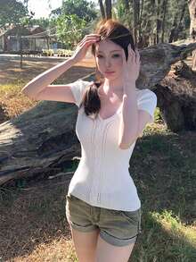 V領麻花鏤空設計短袖針織上衣，簡約修身夏季女款白色襯衫 - 白色 - 查看 2