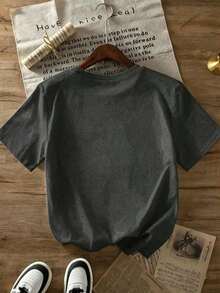 Camiseta casual de  con hombros caídos, estampado floral encantador y el eslogan 'Live in the Moment', manga corta, cuello redondo, top de punto para conjuntos de primavera, tela de elasticidad media, longitud regular. - Gris Oscuro - Ver 3