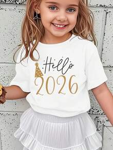 Camiseta de manga corta de moda de verano para niñas, Año Nuevo 2026, con estampado de dibujos animados de "HELLO 2026" y sombrero de fiesta dorado, top casual versátil NY-DX3895 - Blanco - Ver 1