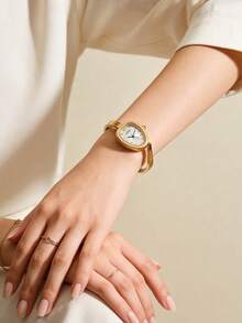 1 Stück Elegante Retro Quarzuhr für Damen, Schlangen-förmiges Zifferblatt mit Zahlenmarkierung Armbanduhr, hochwertige Legierungsgehäuse, luxuriös minimalistisch elegant, geeignet für täglichen Gebrauch, Büro, Party, Hochzeit und andere Anlässe, ein ideales Geschenk für Ehefrau, Schwester, Freundin, Familie, Freunde, und ein exquisites Uhren-Accessoire für besondere Anlässe wie Geburtstag, Jahrestag - Weiss - Übersicht 6