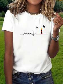Camiseta Deportiva Casual para Mujer con Gráfico de Faro y Texto Moonlight --Shirt Blanca Elástica de Cuello Redondo, Lavable aáquina, Ajuste Cómodo y Perfecta para Todas las Estaciones, para Ropa Informal y Actividades al Aire Libre. - Blanco - Ver 1