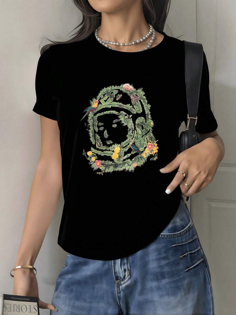 A Face-Shaped Figure Formed By Green Leaves, Colorful Flowers, And Small Birds Symbolizes The Connection Between Nature And Inner Peace. A Stylish Casual Women's T-Shirt For Everyday Wear. - 黑色 - 查看 1