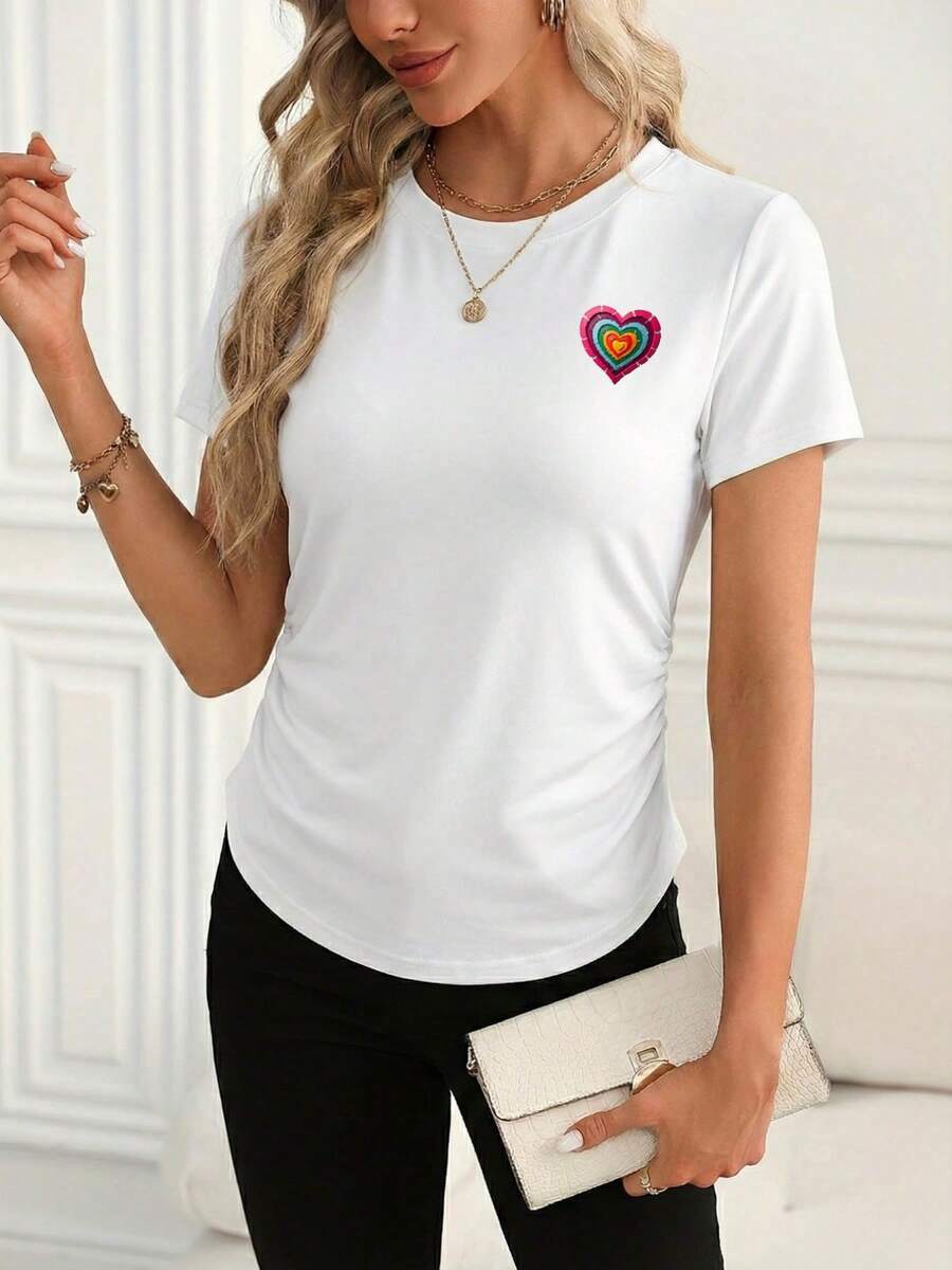 Women's T-Shirt With Colorful Heart Print, Rich Layers, Bright Colors And Intricate Details - Casual Sporty T-Shirt In Petite Sizes And A Slim Fit With Pleats That Enhance The Waist, Round Neck, Short Sleeves, Suitable For All Seasons, Versatile Streetwear For Fashionable Girls. - 白色 - 查看 1