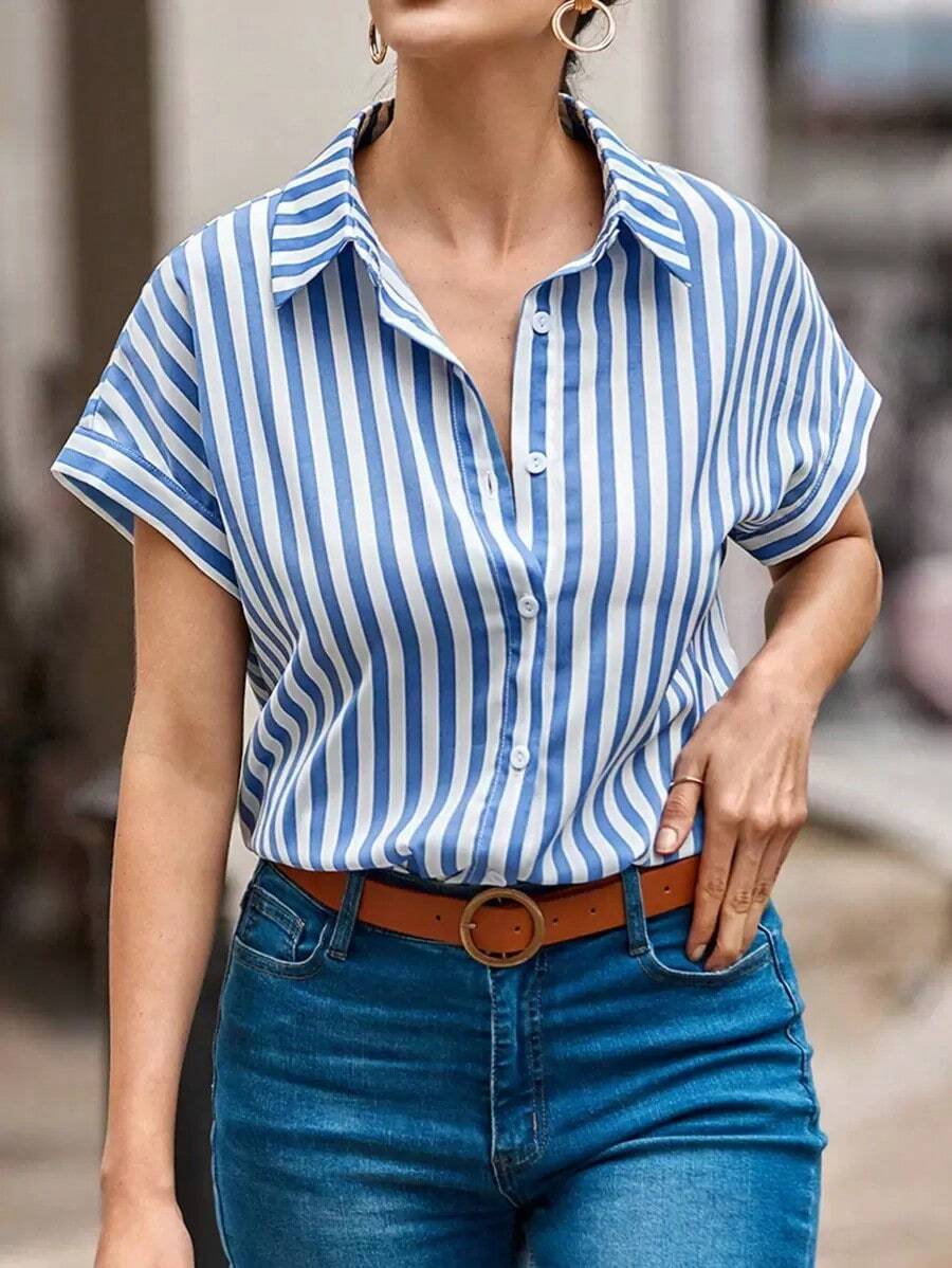 Camisa de rayas de manga murciélago con botón delantero - Azul y blanco - Ver 1