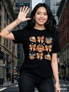 Women's Short-Sleeved T-Shirts With Interesting Prints, Beautiful Clothing. White T-Shirt With An Autumn Harvest Print, Featuring A Pumpkin Pie Bow And A Turkey Motif, Ideal For The Fall Season. Soft. - 黑色 - 查看 4