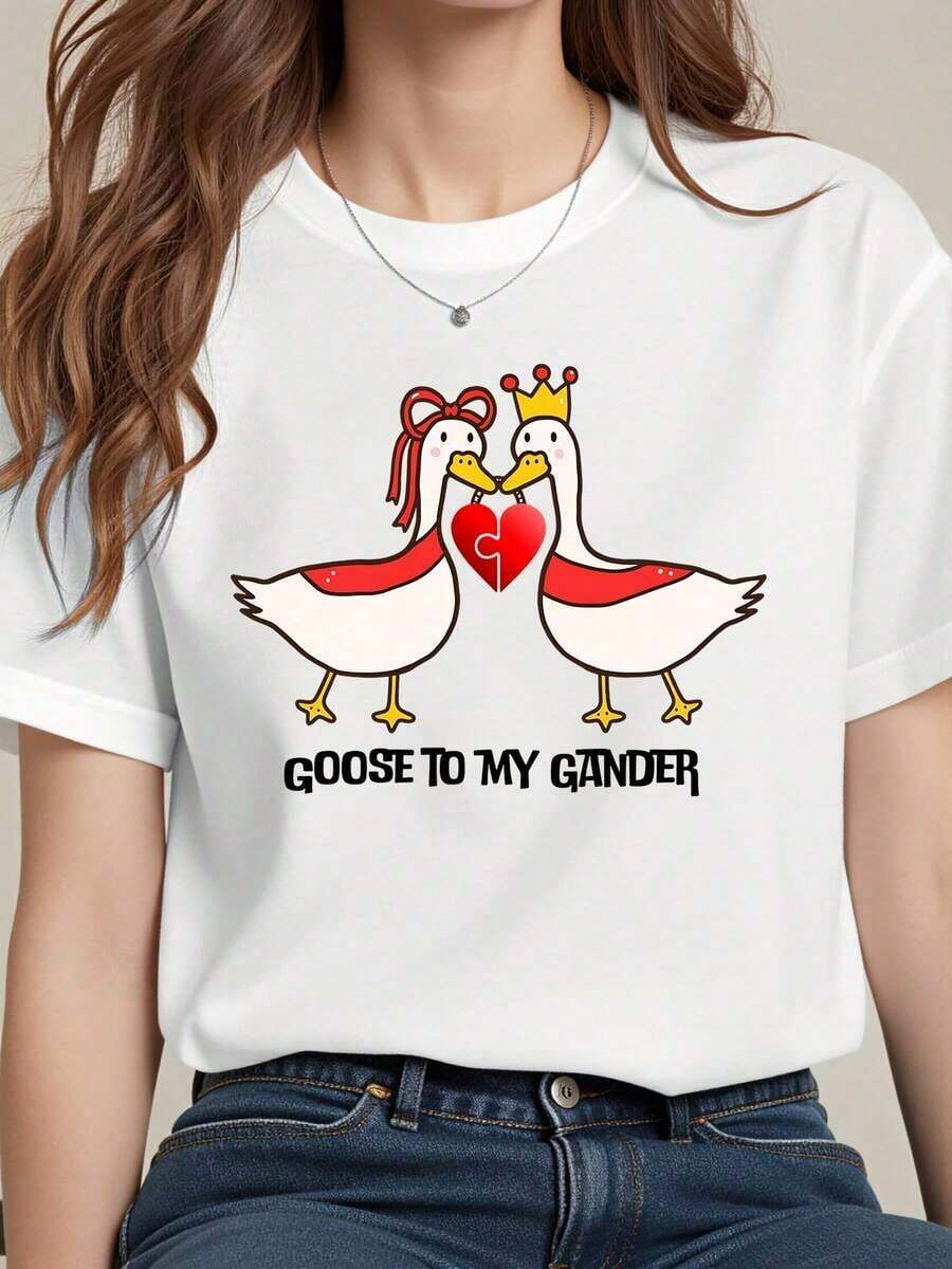 "Valentine Goose To My Gander" T-Shirt In White Cotton, Round Neck, Casual Design With Cartoon Duck And Couple Heart Print, Romantic Design For Women, Valentine's Day Outfit, 180g. - 白色 - 查看 1