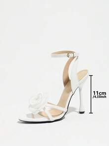 Jin Bei Qi Giày sandal cao gót mũi nhọn bằng da bóng, họa tiết hoa 3D, màu trắng, dành cho nữ, kiểu dáng gợi cảm, thời trang, thanh lịch, thoải mái, cao cấp, thích hợp cho các buổi tiệc, đám cưới. - trắng - Xem 4