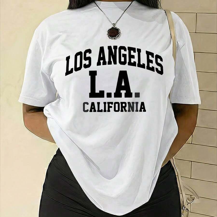 Camiseta para Mujer con Estampado de Letra "C" y Texto Dorado, Manga Corta - Blanco - Ver 1