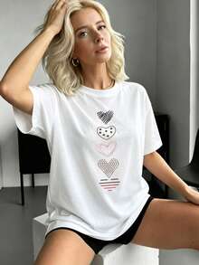 Camiseta de manga corta con estampado de corazones, top informal para mujer, cuello redondo: ideal para el día a día y para las vacaciones. - Blanco - Ver 1