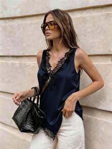 Blusa negra de mujer casual y elegante con cuello en V sin mangas, con encaje, recortes de encaje y bajo irregular, adecuada para uso diario/Día del maestro/atuendo de negocios/viajes/vacaciones relajantes.Blusa negra de encaje, blusa negra de e - Azul marino - Ver 1