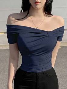 Camiseta casual de manga corta con hombros descubiertos y lazo asimétrico para mujer, top de verano sexy y minimalista chic - Azul marino - Ver 8